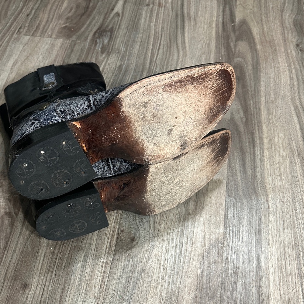 Stylish Black and Gray Men's Western Boots - Picture 8 of 13